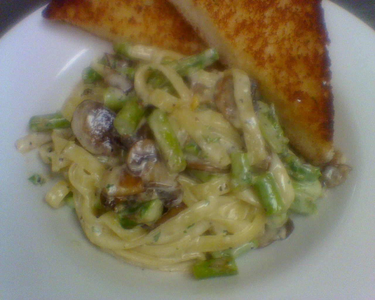 Alfredo With Mushrooms And Aspargus